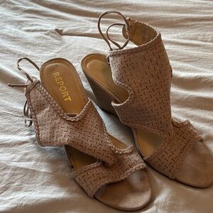 Report Women's Beige Woven Heeled Sandals